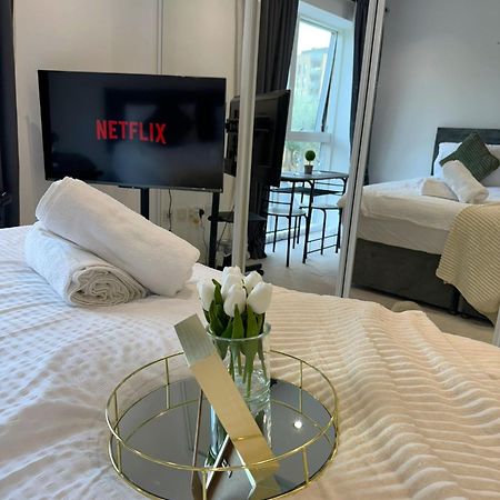 Kayz Lodge- Luxury Ensuite-Private & Shared Accommodation In A New House At The Olympic Village Overlooking Stratford Westfield And Tube Station London Eksteriør billede