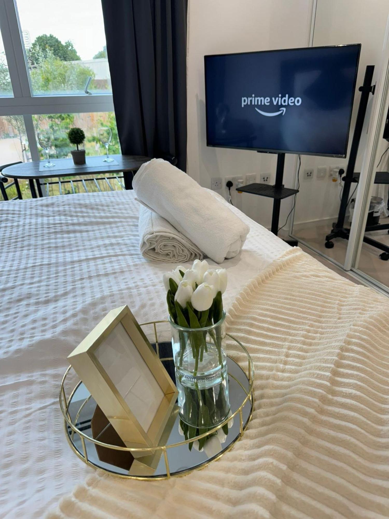 Kayz Lodge- Luxury Ensuite-Private & Shared Accommodation In A New House At The Olympic Village Overlooking Stratford Westfield And Tube Station London Eksteriør billede