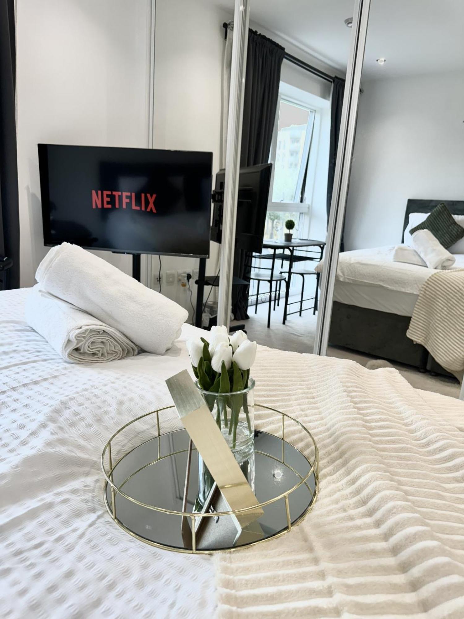 Kayz Lodge- Luxury Ensuite-Private & Shared Accommodation In A New House At The Olympic Village Overlooking Stratford Westfield And Tube Station London Værelse billede