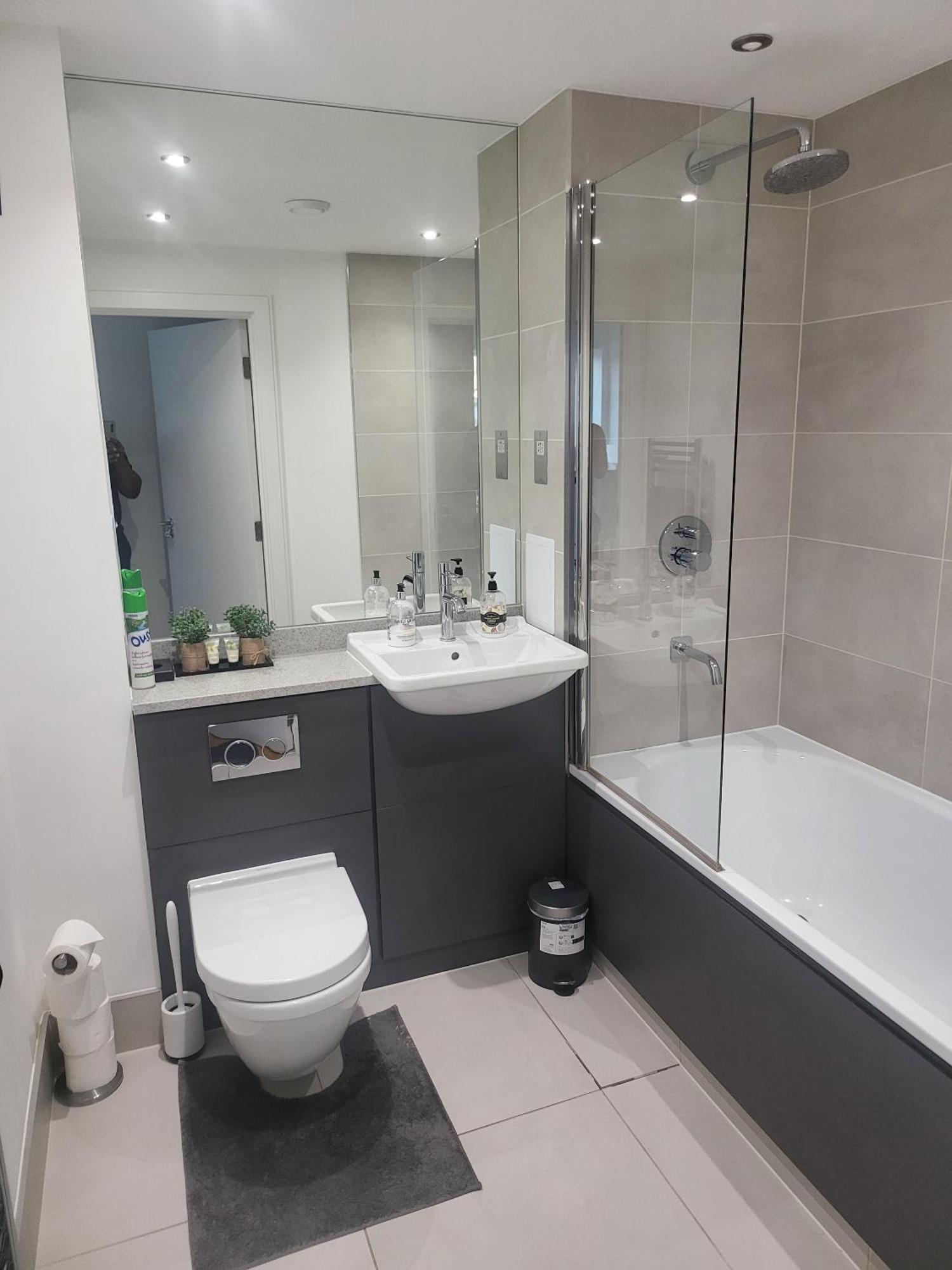Kayz Lodge- Luxury Ensuite-Private & Shared Accommodation In A New House At The Olympic Village Overlooking Stratford Westfield And Tube Station London Værelse billede